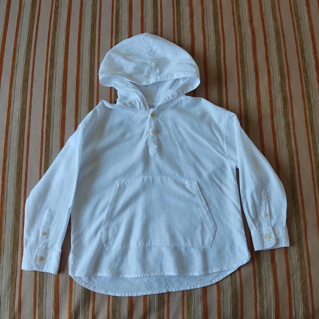 Camisa tipo chilaba manga larga con capucha. Talla Talla 6 A (116 cm)